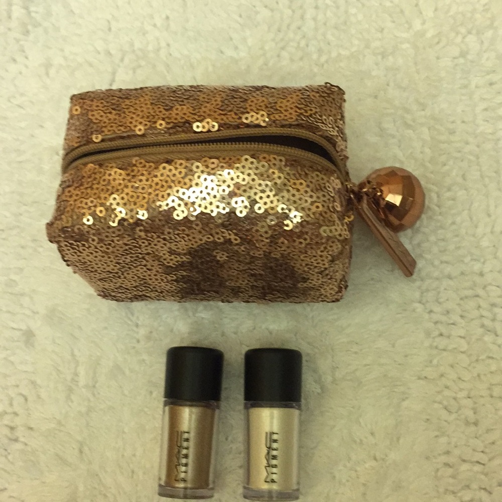 MAC eyeshadows w/ zipper pouch
